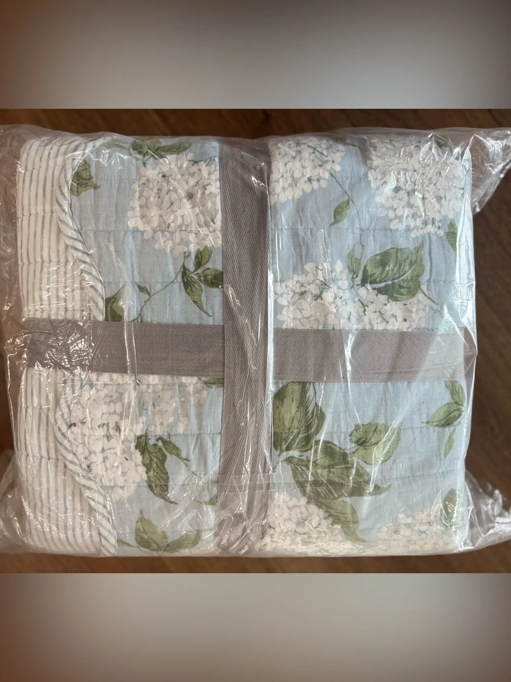 🎉LAST PIECE🎉Shabby Chic Light Blue Hydrangea Quilt